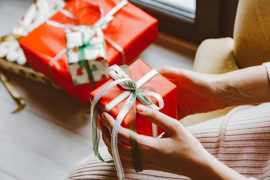 Julklappsleken med musik som gör paketen extra spännande